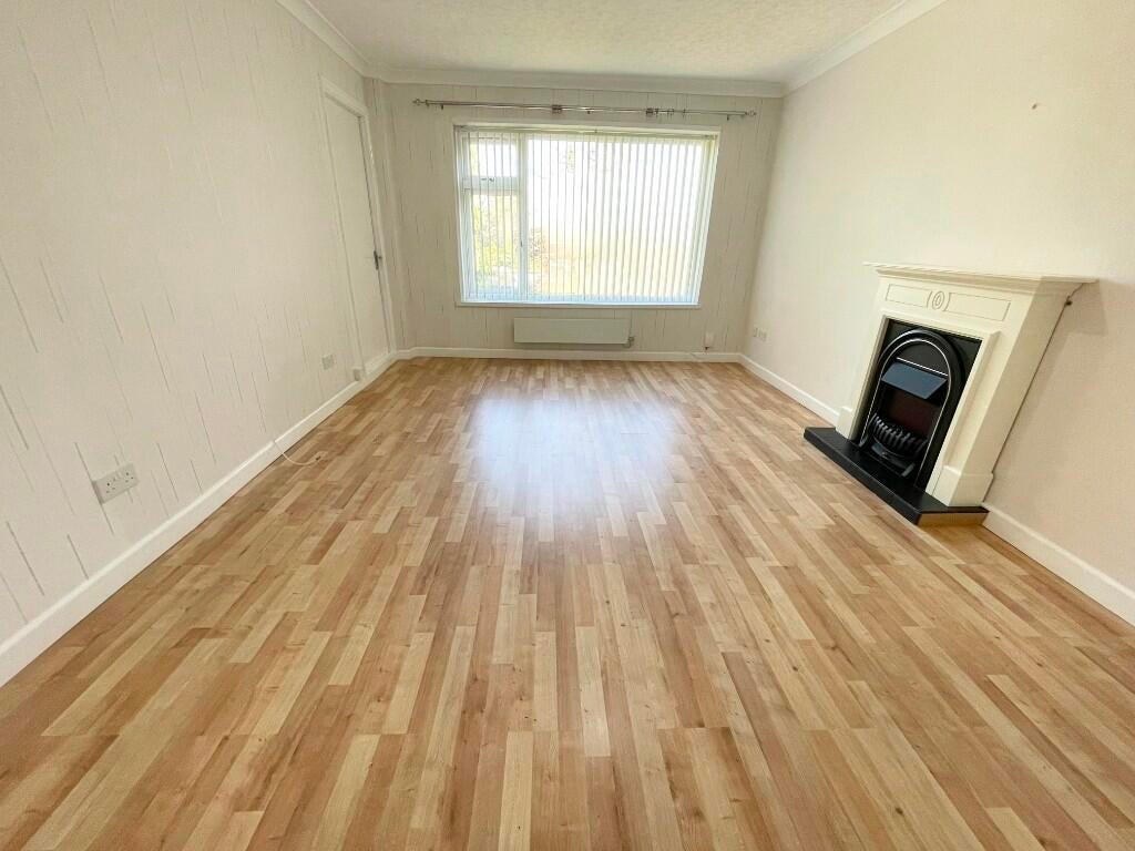 Flat Kingslea Road in Metropolitan Borough of Solihull