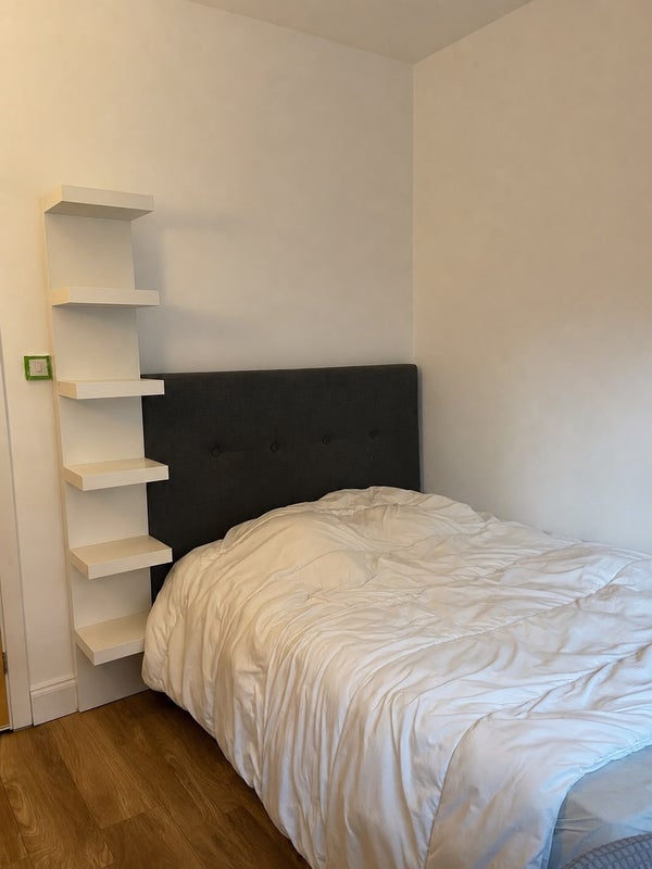 Room Fulham Palace Road in Greater London