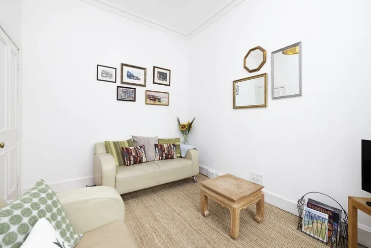 Flat Sugarhouse Close in City of Edinburgh