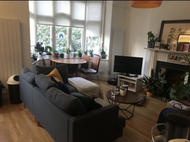 Room Weir Road in Greater London