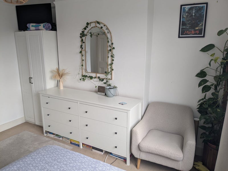 Room Weir Road in Greater London