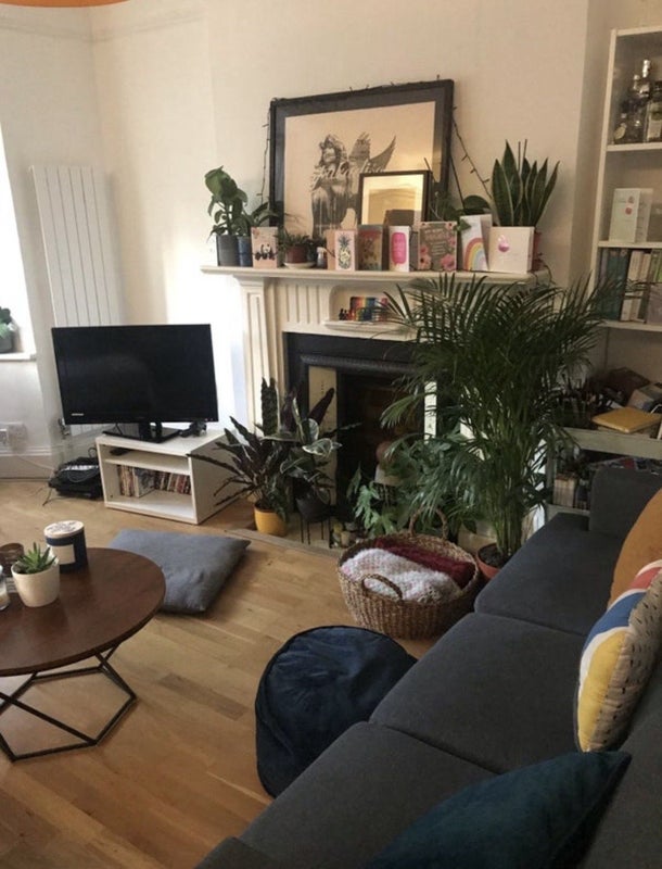 Room Weir Road in Greater London