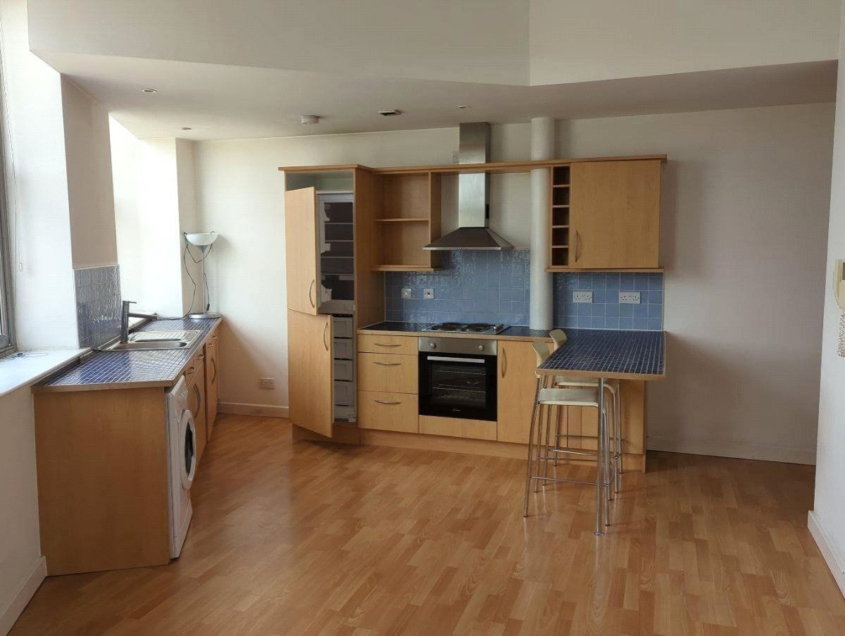 Flat Barkerend Road in Bradford