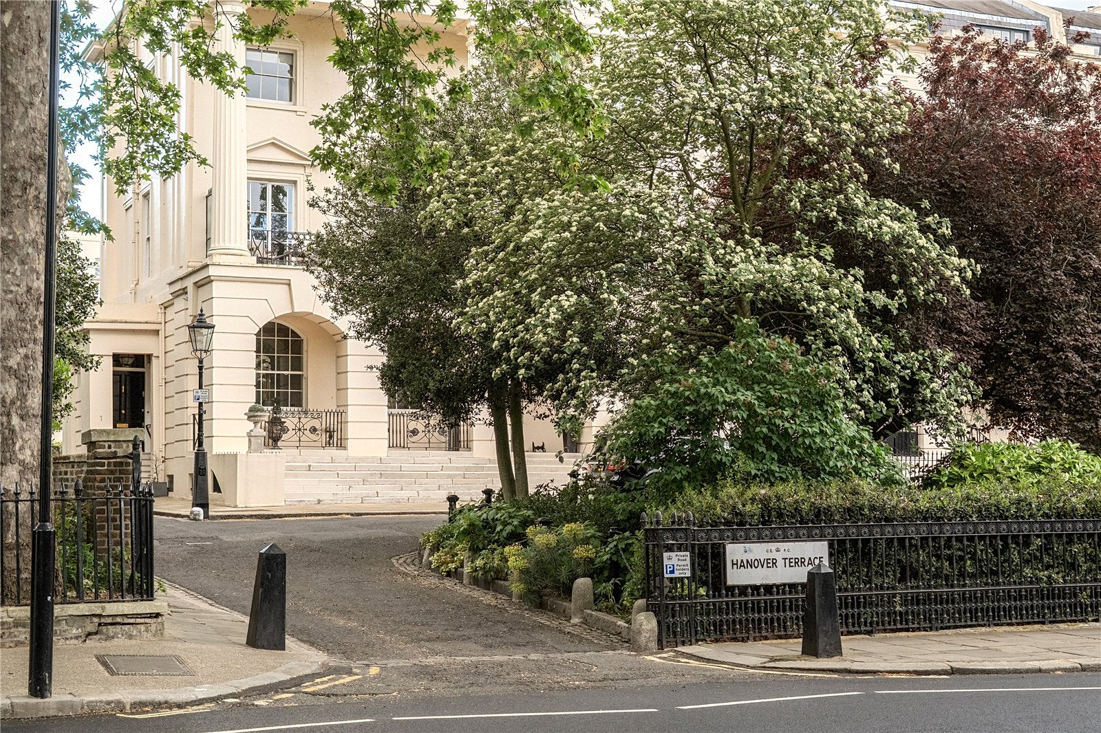House Hanover Terrace in City of Westminster