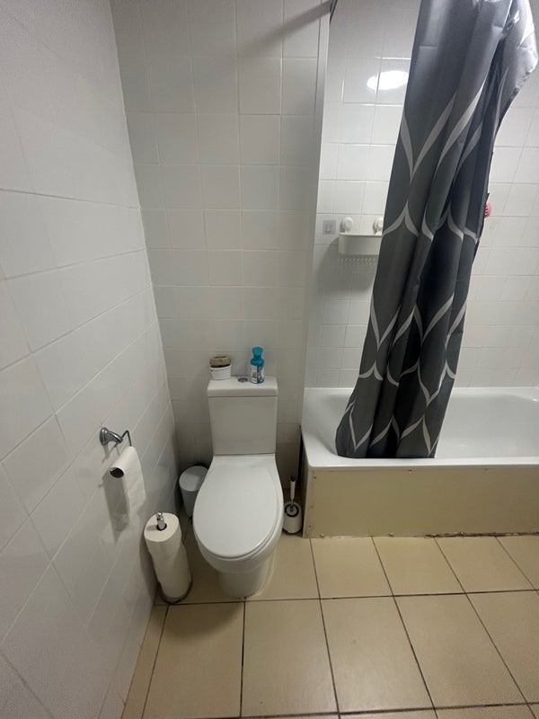 Room Parfett Street in Greater London