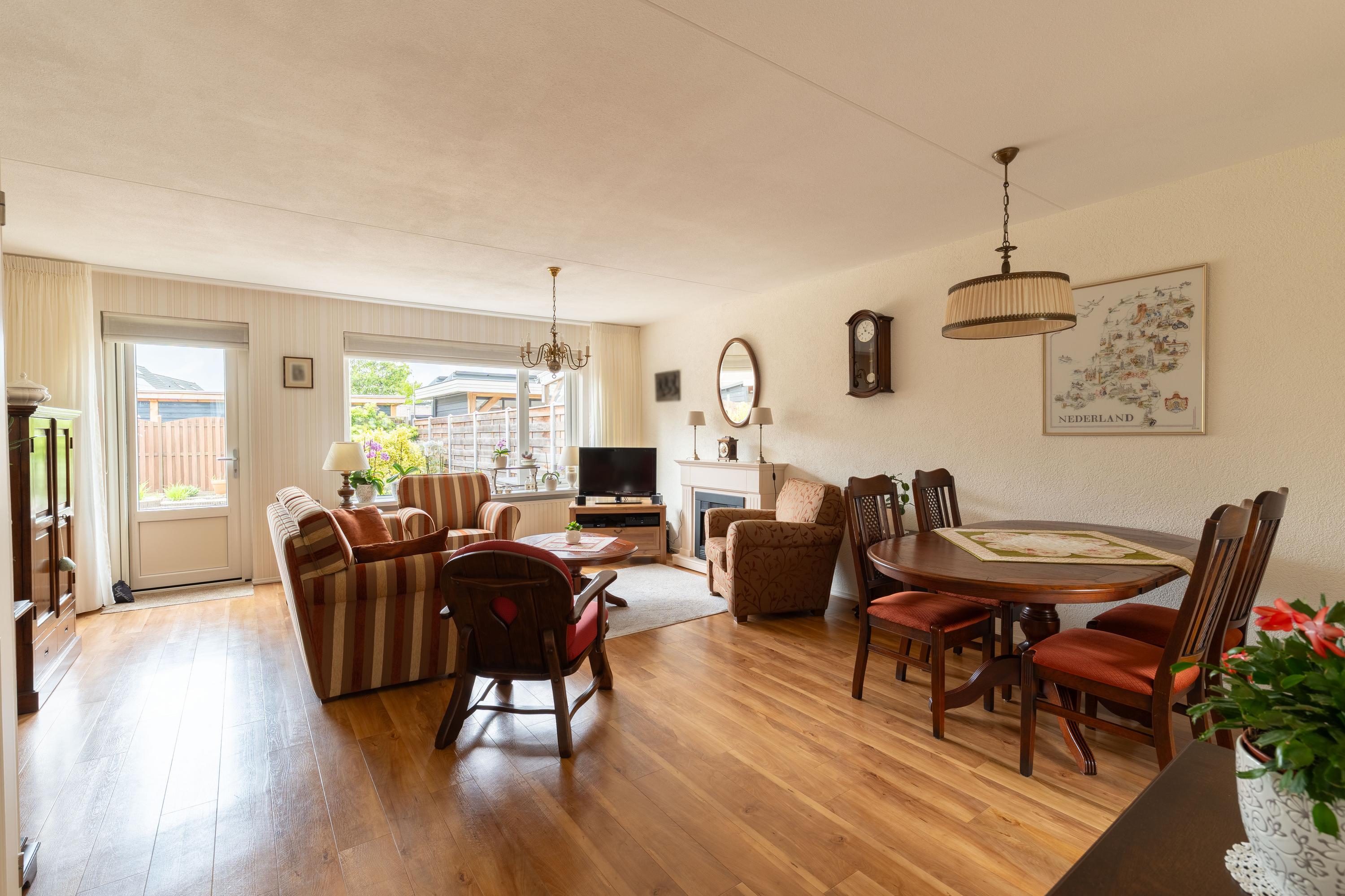 Tussenwoning te koop: Kerkhoek 8, Ouddorp