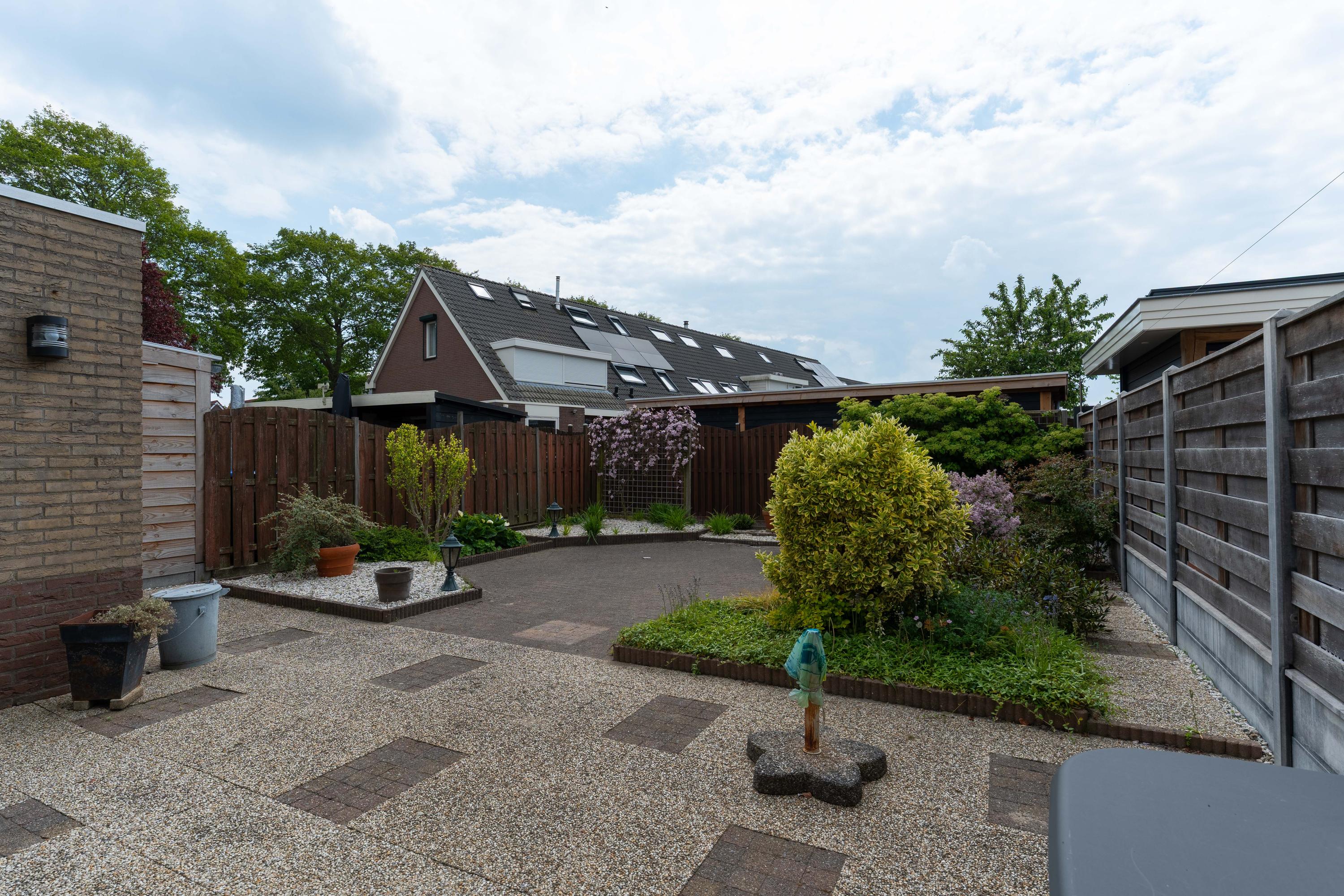 Tussenwoning te koop: Kerkhoek 8, Ouddorp