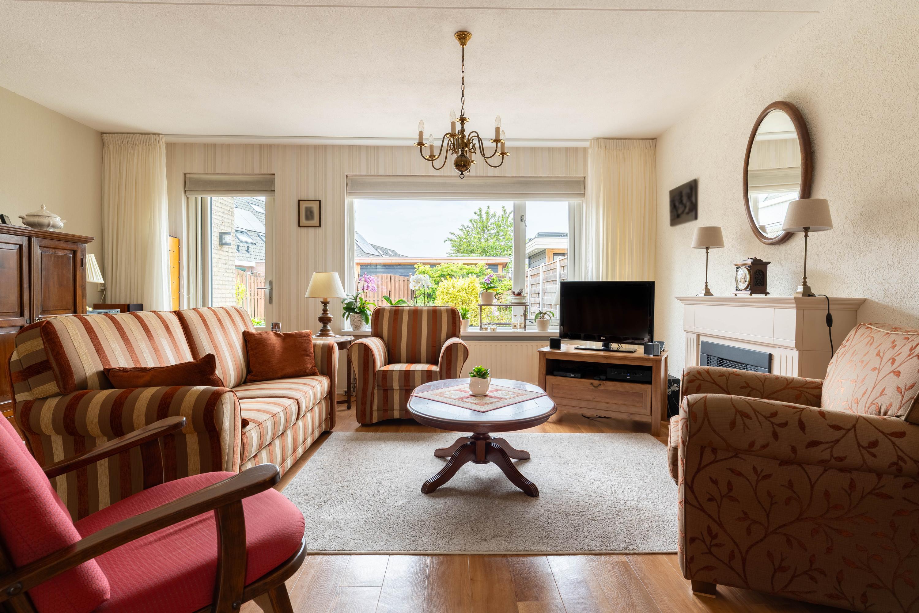 Tussenwoning te koop: Kerkhoek 8, Ouddorp