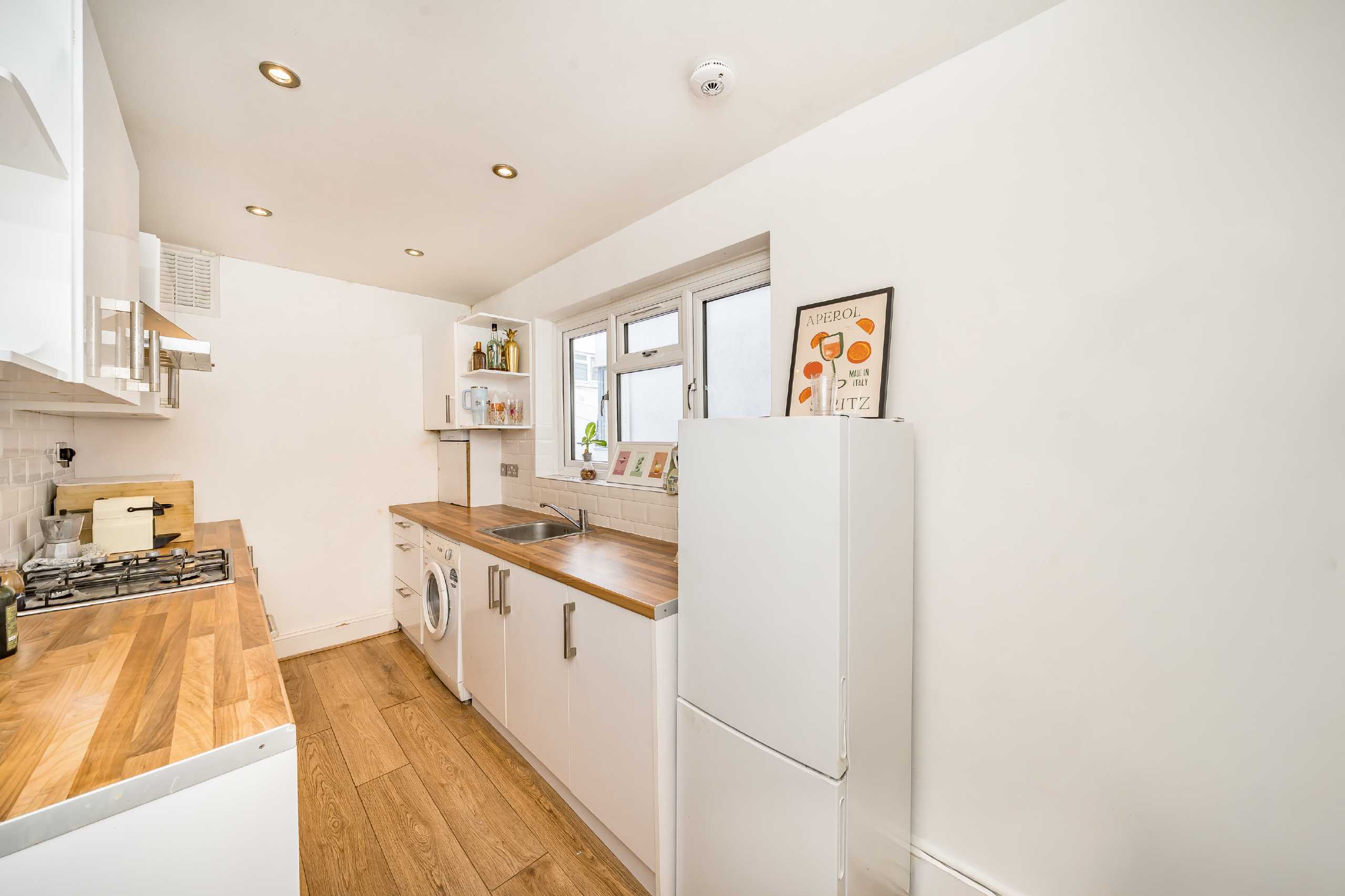 Flat Lavender Hill in Greater London