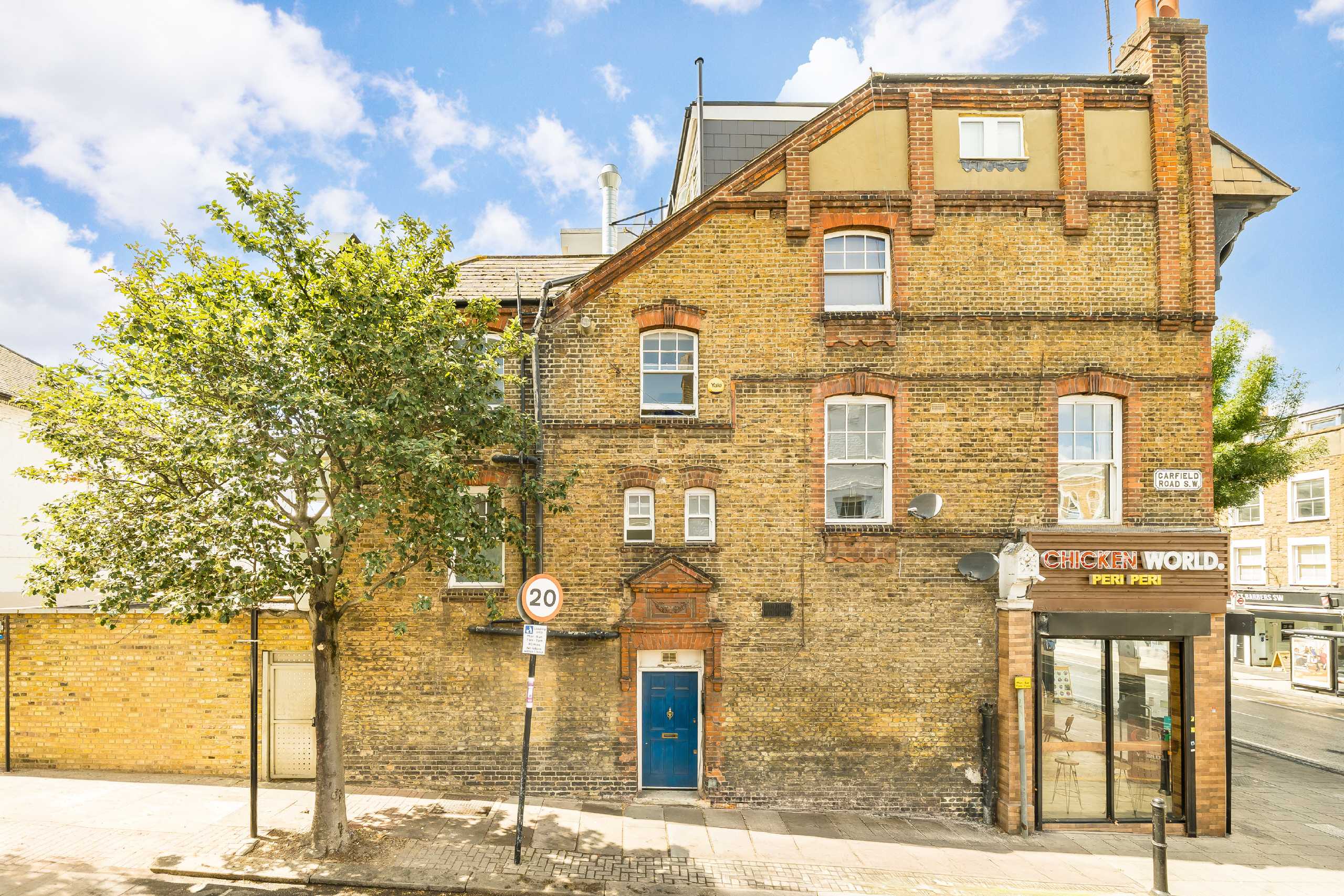 Flat Lavender Hill in Greater London