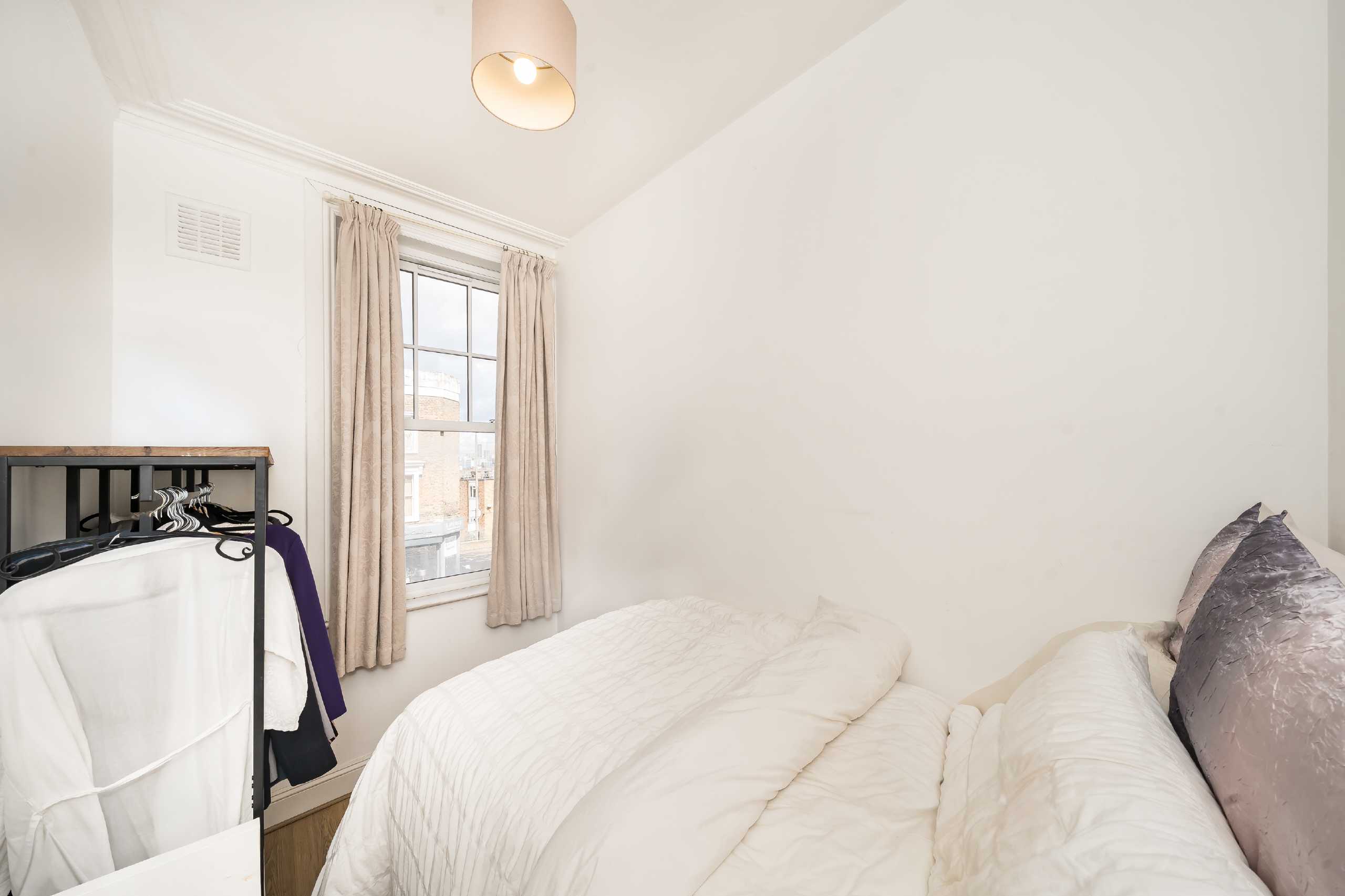 Flat Lavender Hill in Greater London