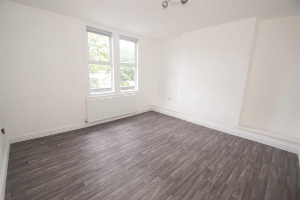 Flat Meanwood Road in Leeds