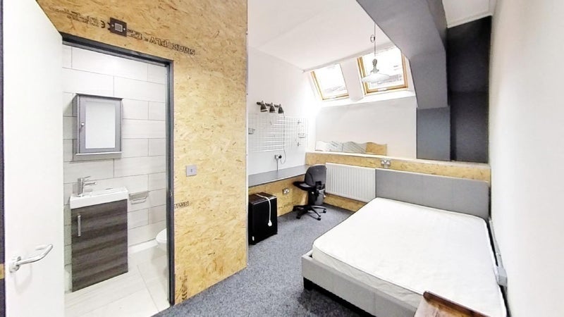 Room St Albans Road in Leicester