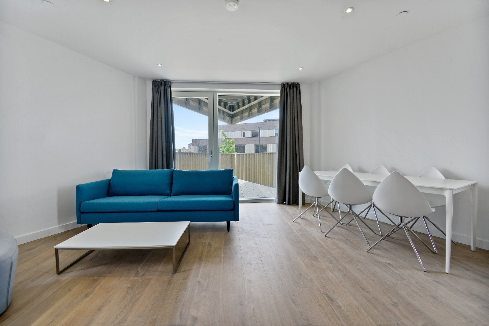Flat Parkes Street in Greater London
