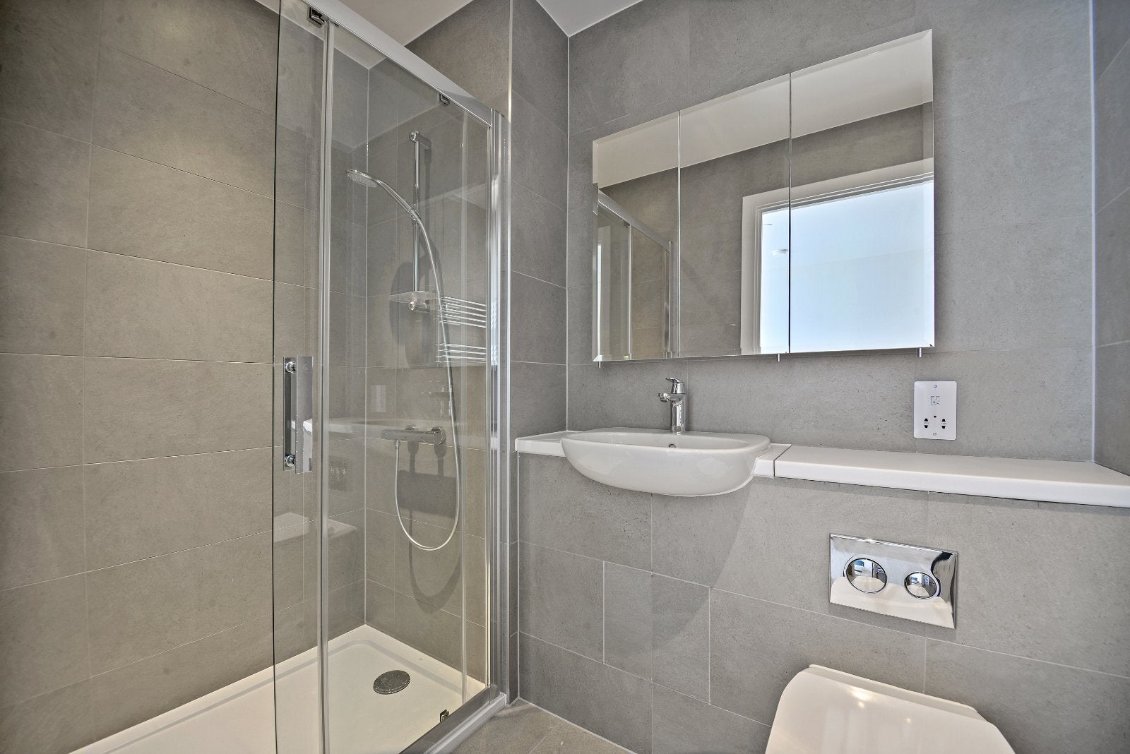 Flat Parkes Street in Greater London