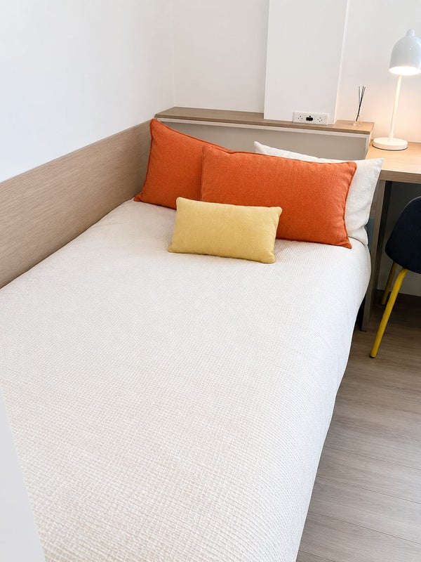 Room St. John Street in Greater London