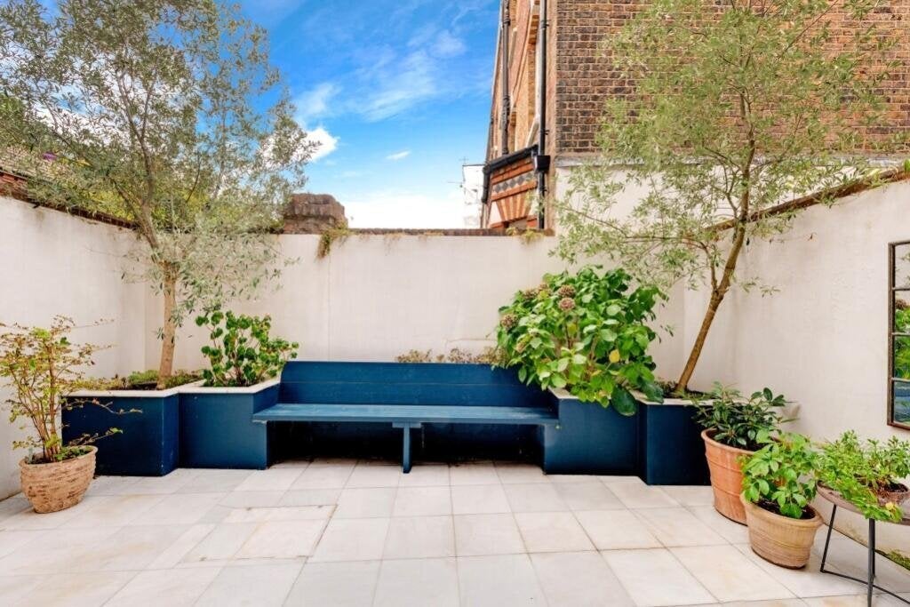 House Spencer Walk in Greater London