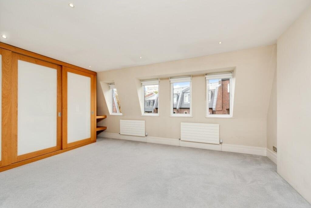 House Spencer Walk in Greater London