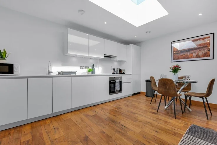 Flat Diss Street in Greater London