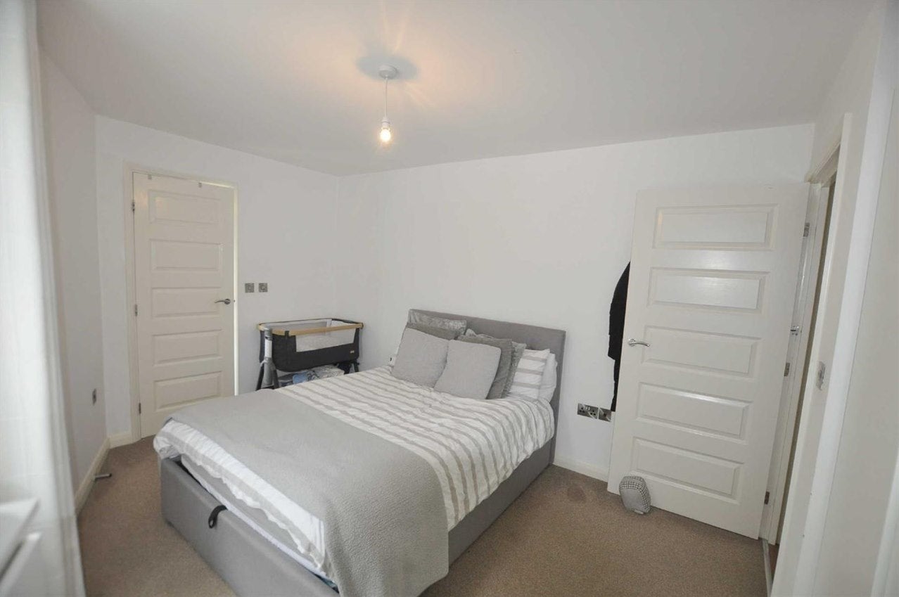 Flat Shrublands Close in Chelmsford