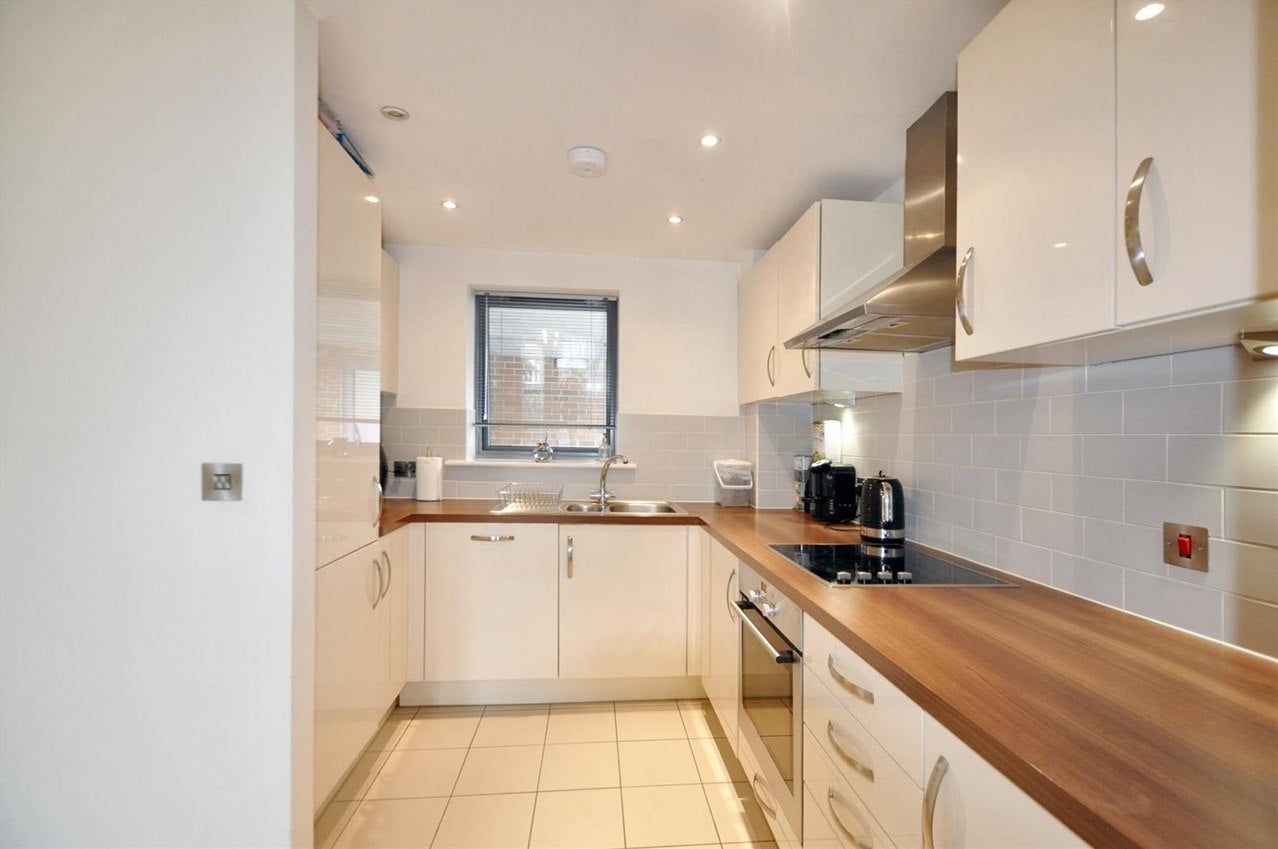 Flat Shrublands Close in Chelmsford