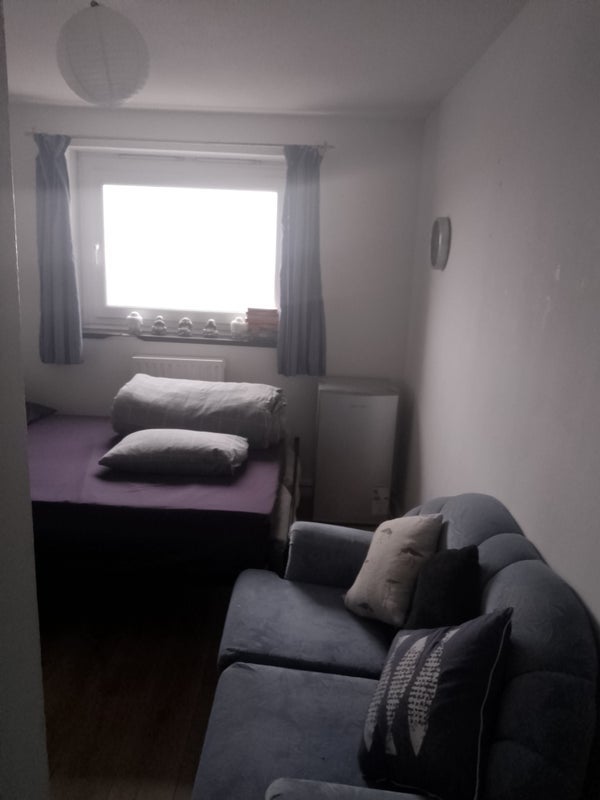Room Rodenhurst Road in Greater London