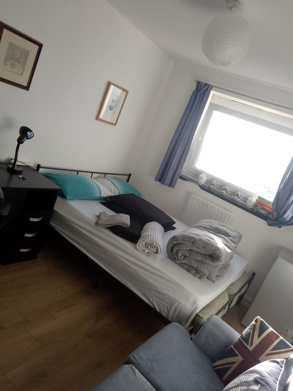 Room Rodenhurst Road in Greater London