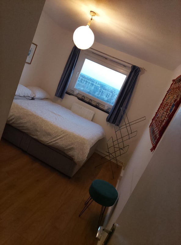 Flat Rodenhurst Road in Greater London