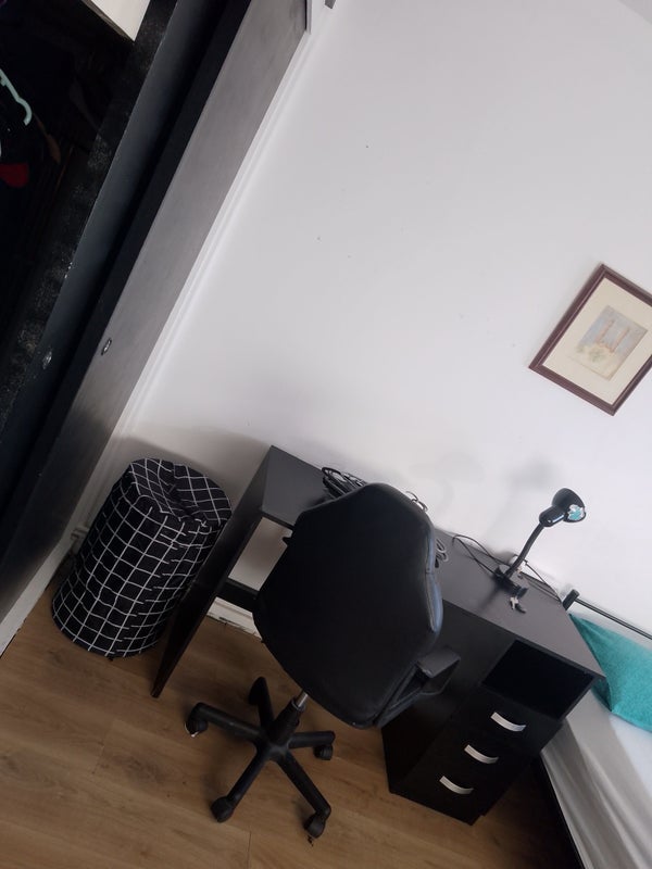 Room Rodenhurst Road in Greater London