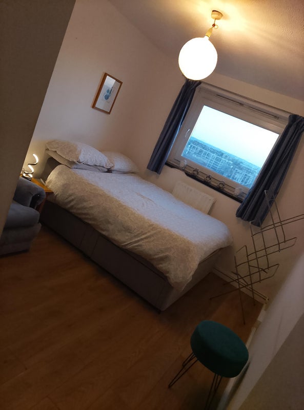 Flat Rodenhurst Road in Greater London
