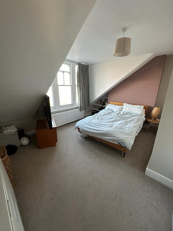 Room Burgoyne Road in Greater London