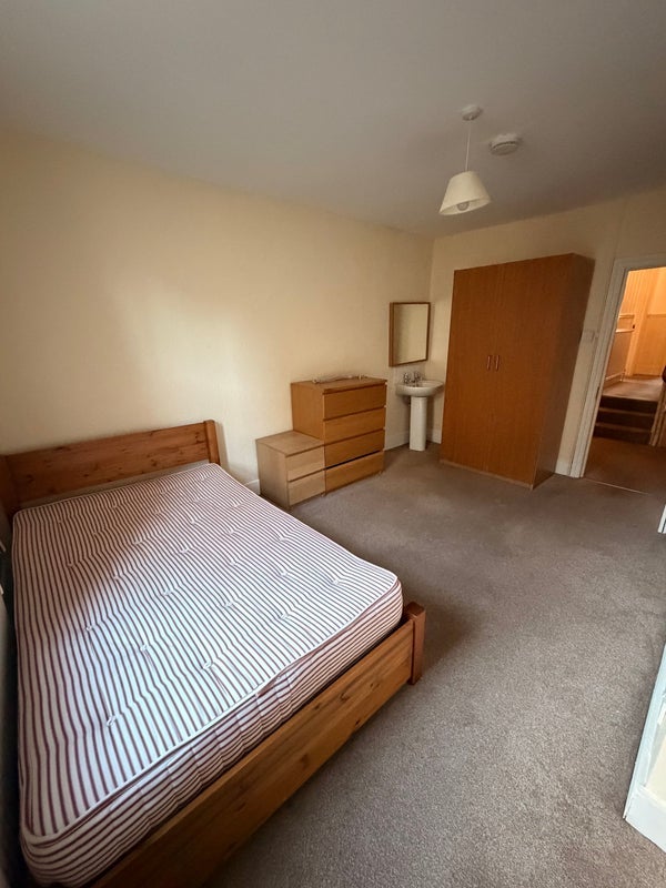 Room Coleridge Road in Greater London