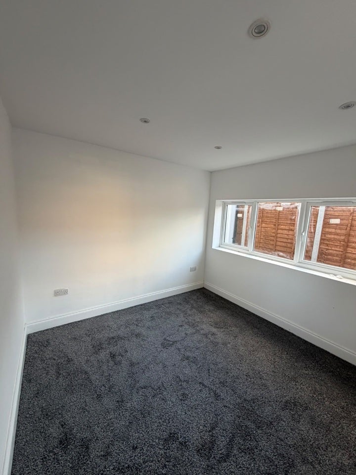 Flat Mottingham Road in Greater London