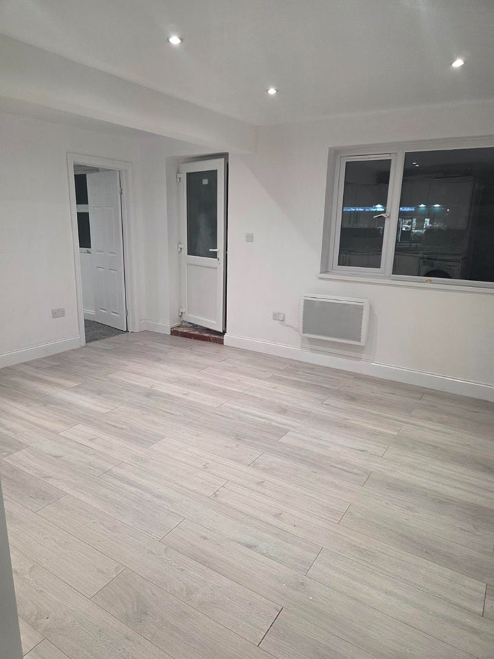 Flat Mottingham Road in Greater London