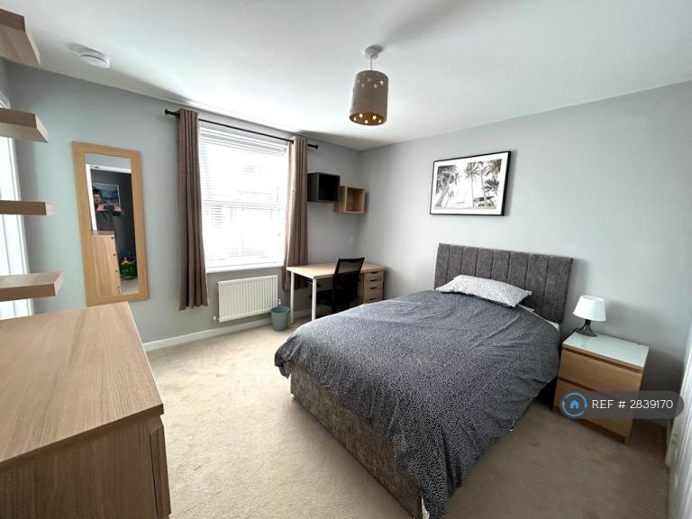 Room Flitt Leys Close in Cranfield