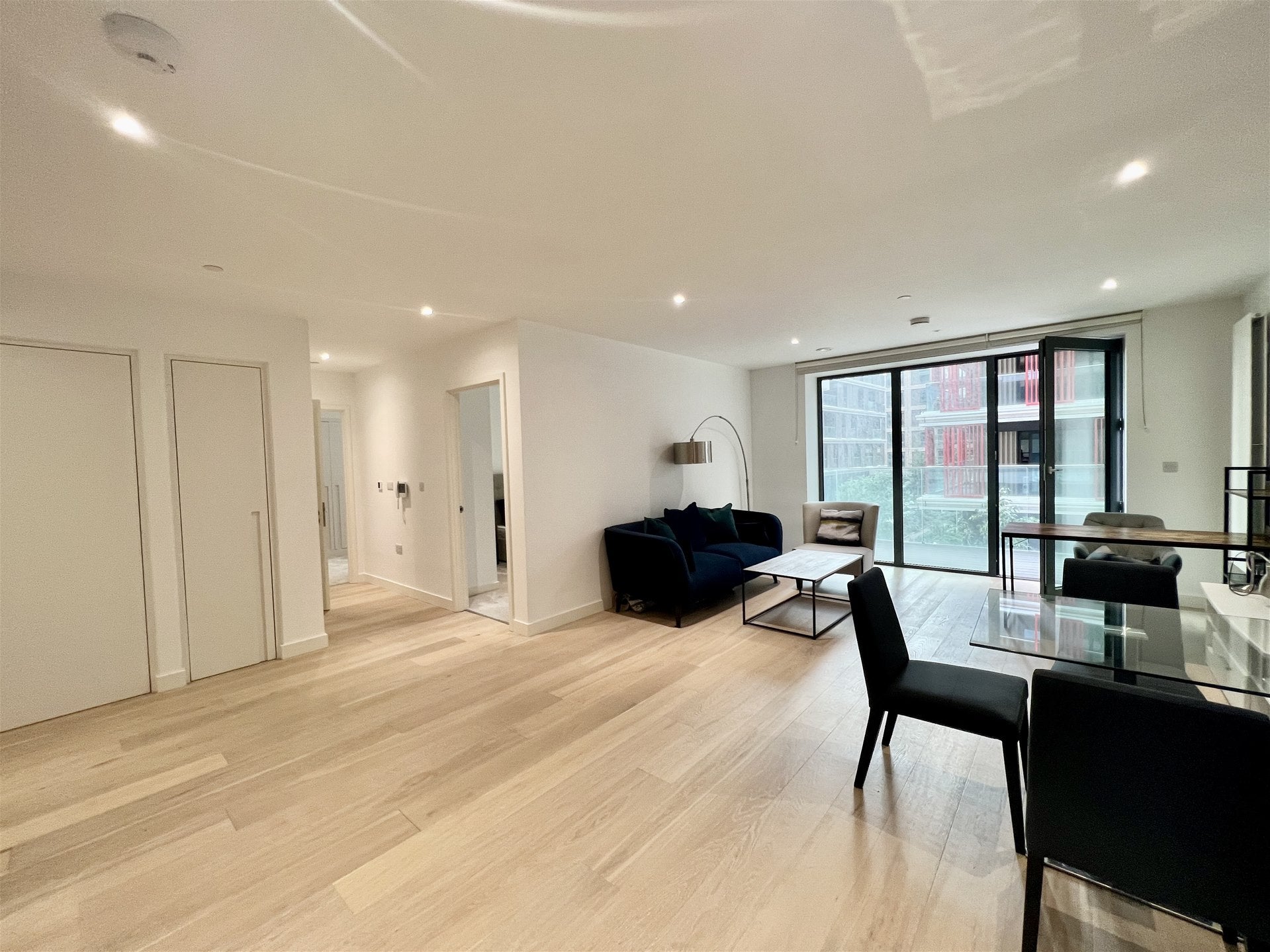 Flat Bonnet Street in Greater London