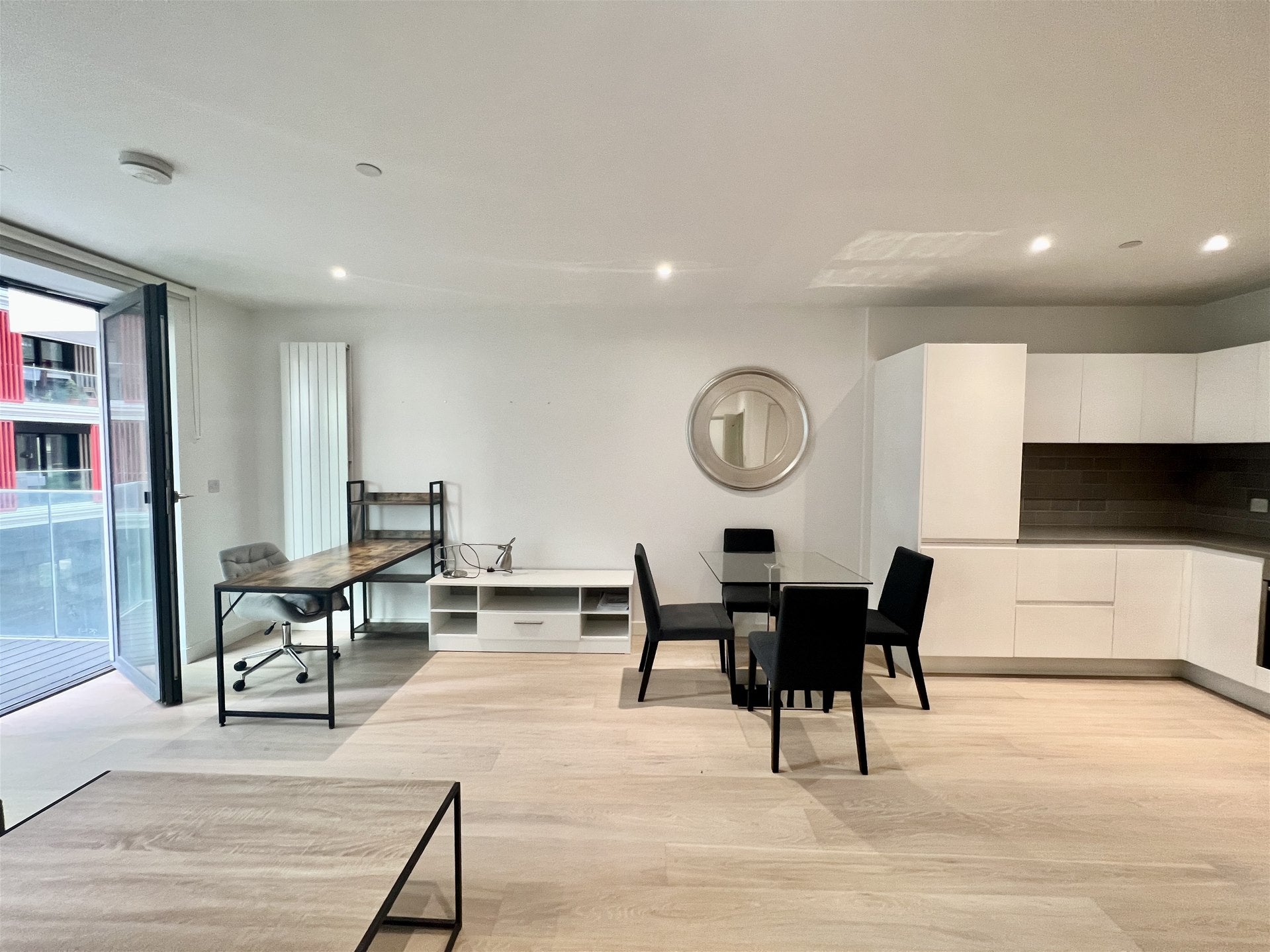 Flat Bonnet Street in Greater London