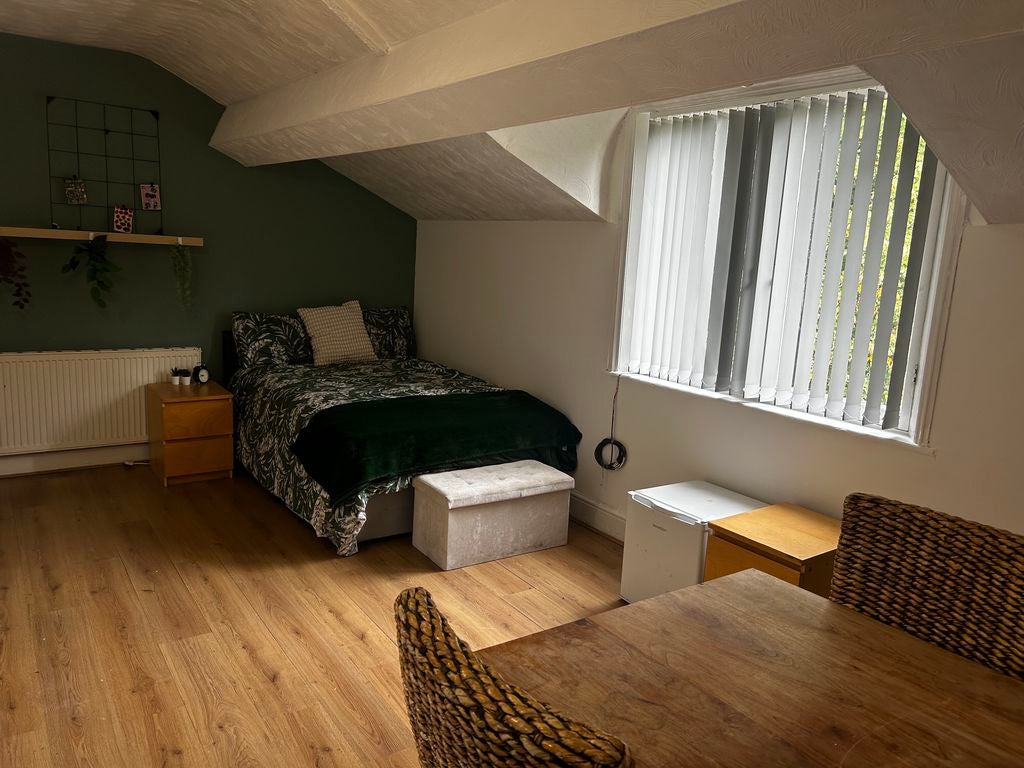 Room Derwent Square in Liverpool