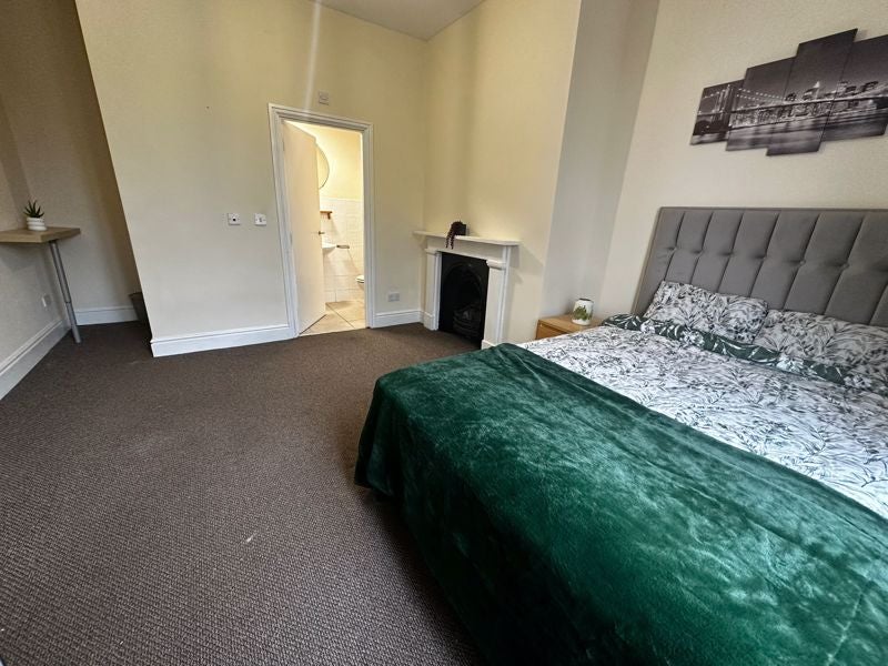 Room Derwent Square in Liverpool