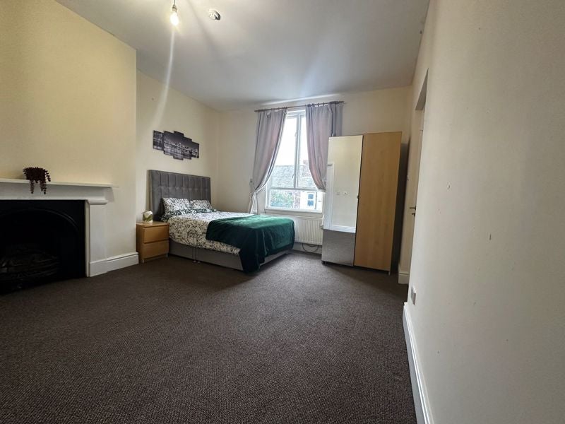 Room Derwent Square in Liverpool