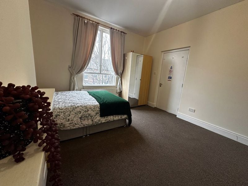 Room Derwent Square in Liverpool