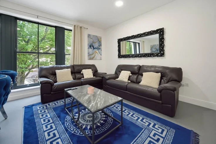 Flat Mount Stuart Square in Cardiff