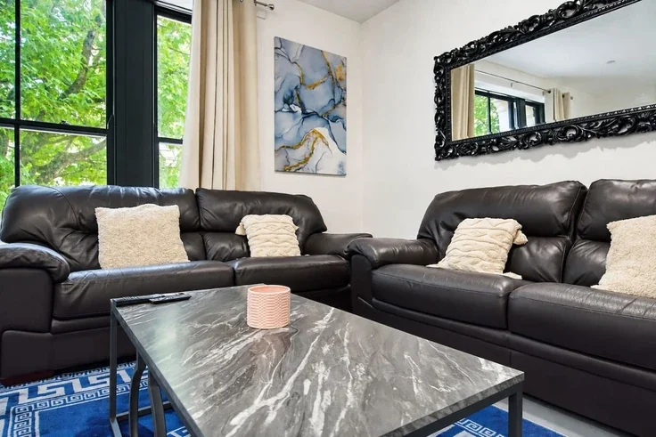 Flat Mount Stuart Square in Cardiff