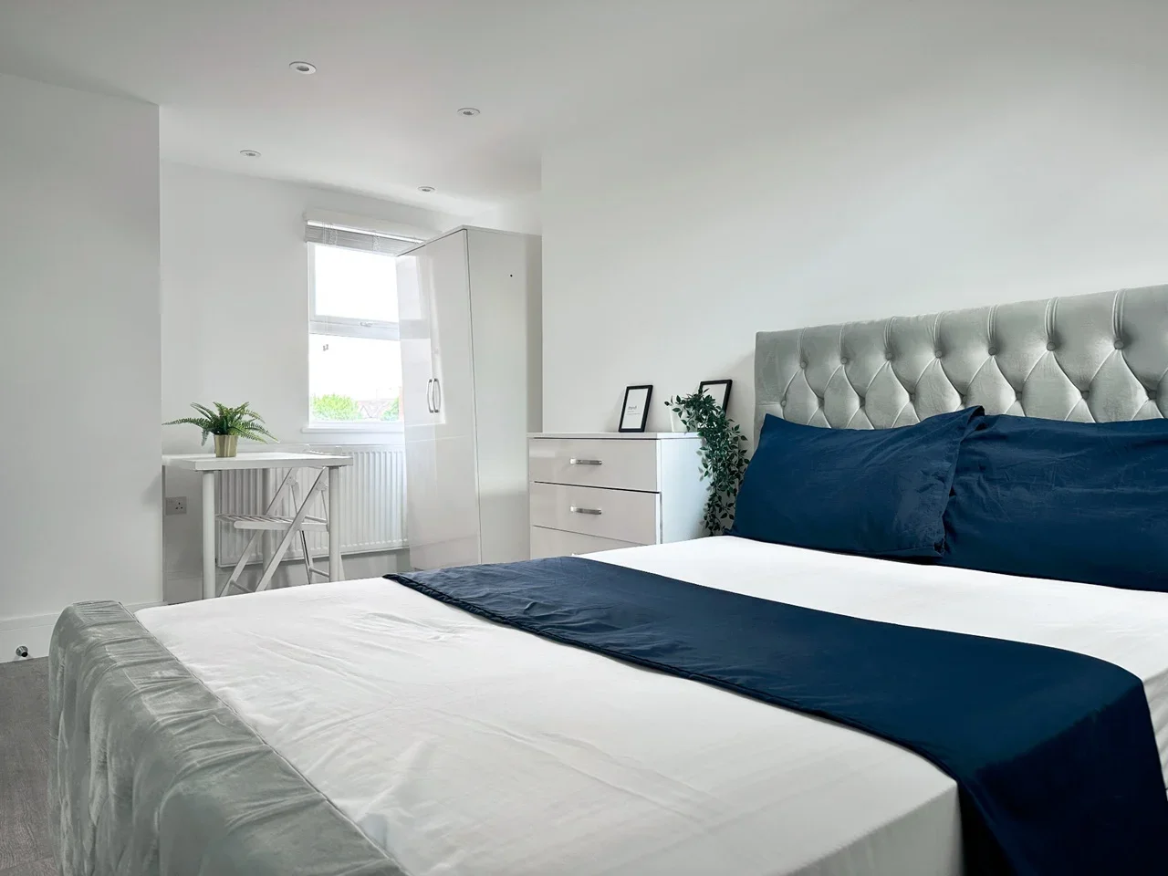 Room Odessa Road in Greater London
