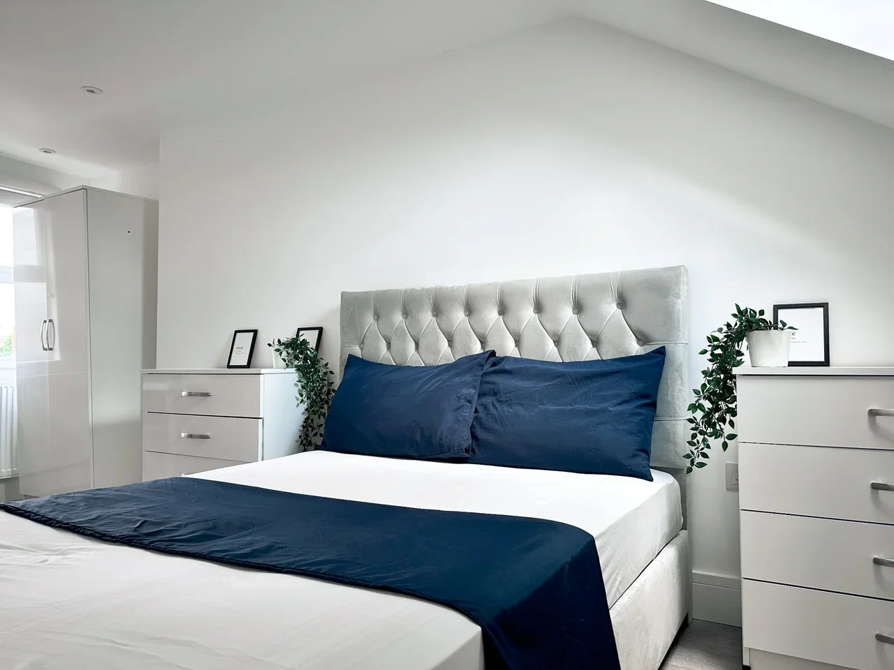 Room Odessa Road in Greater London