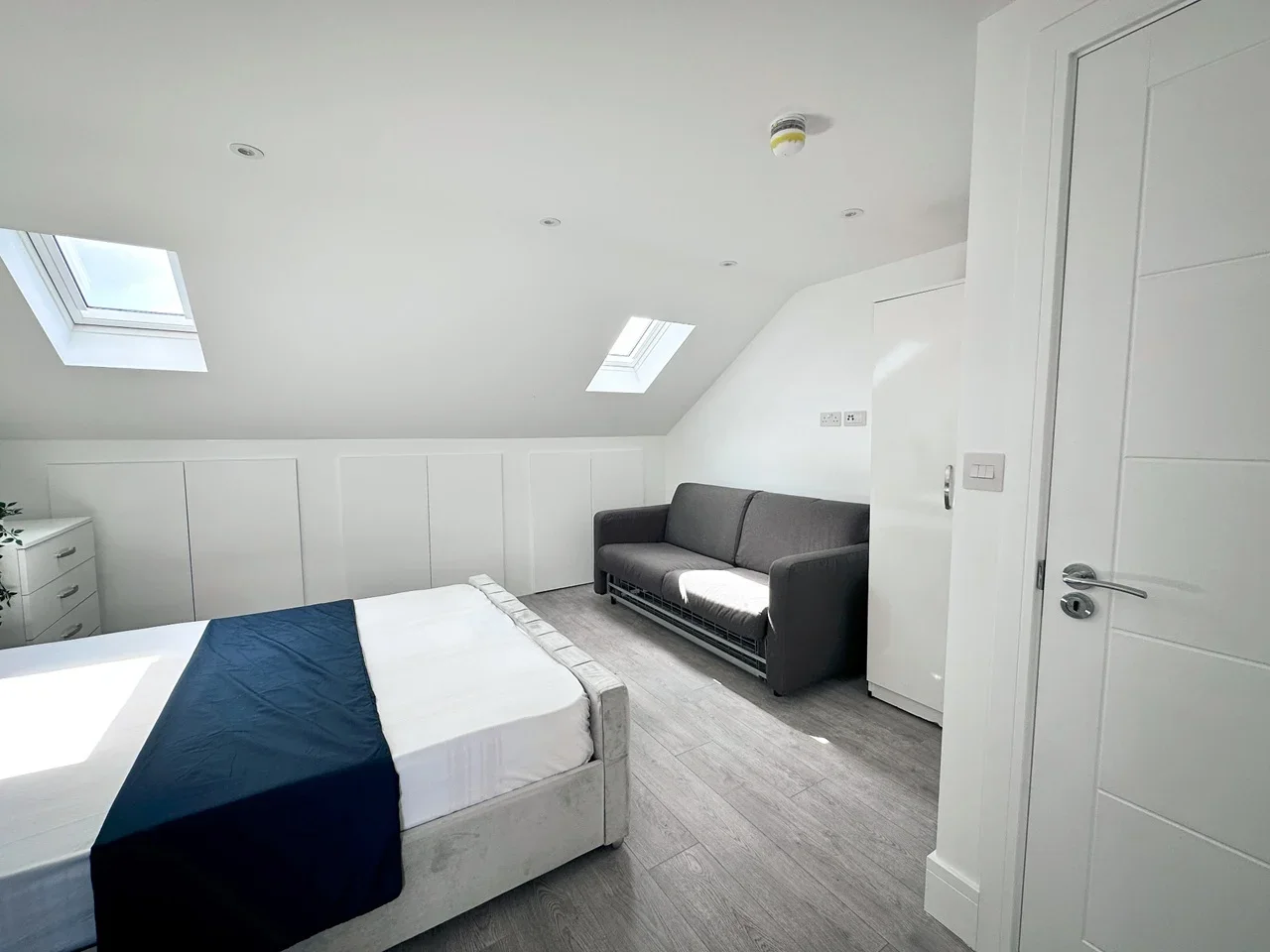Room Odessa Road in Greater London