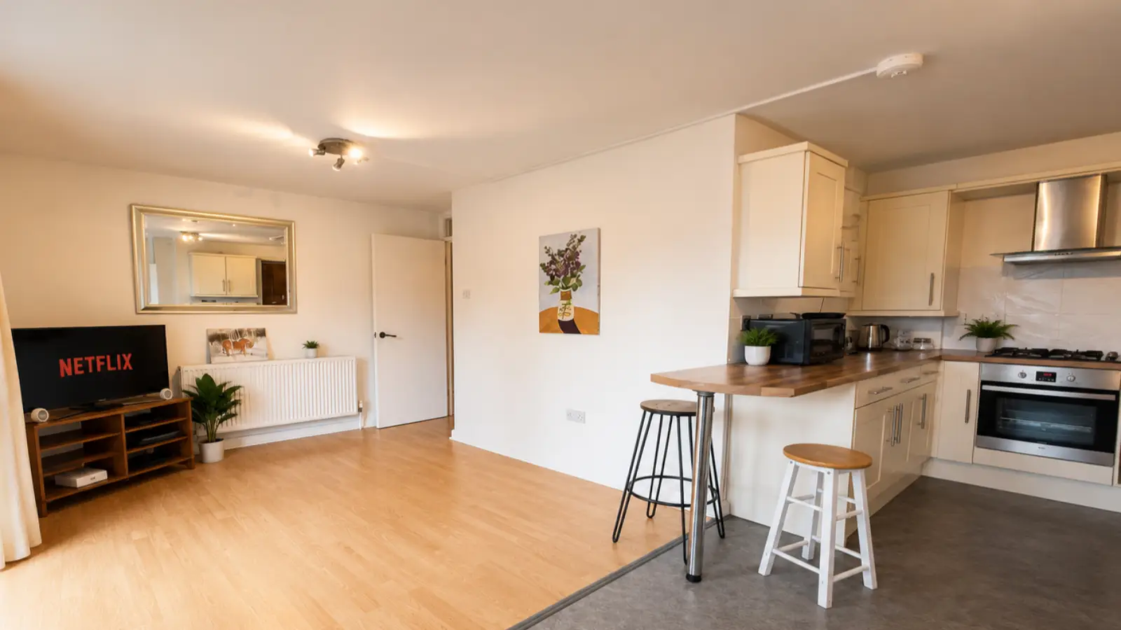 Flat Carnwath Road in Greater London
