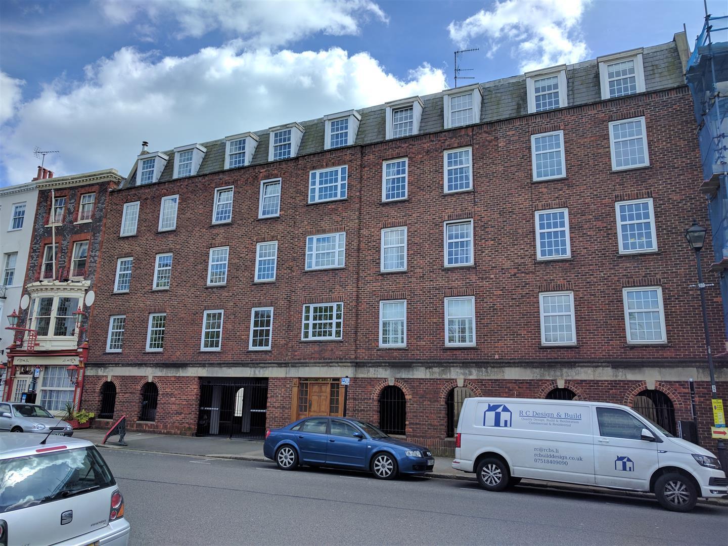 Flat High Street in Portsmouth