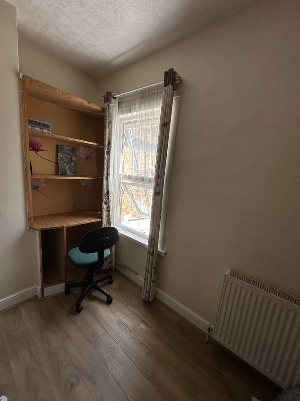 Room Fulbourne Road in Greater London