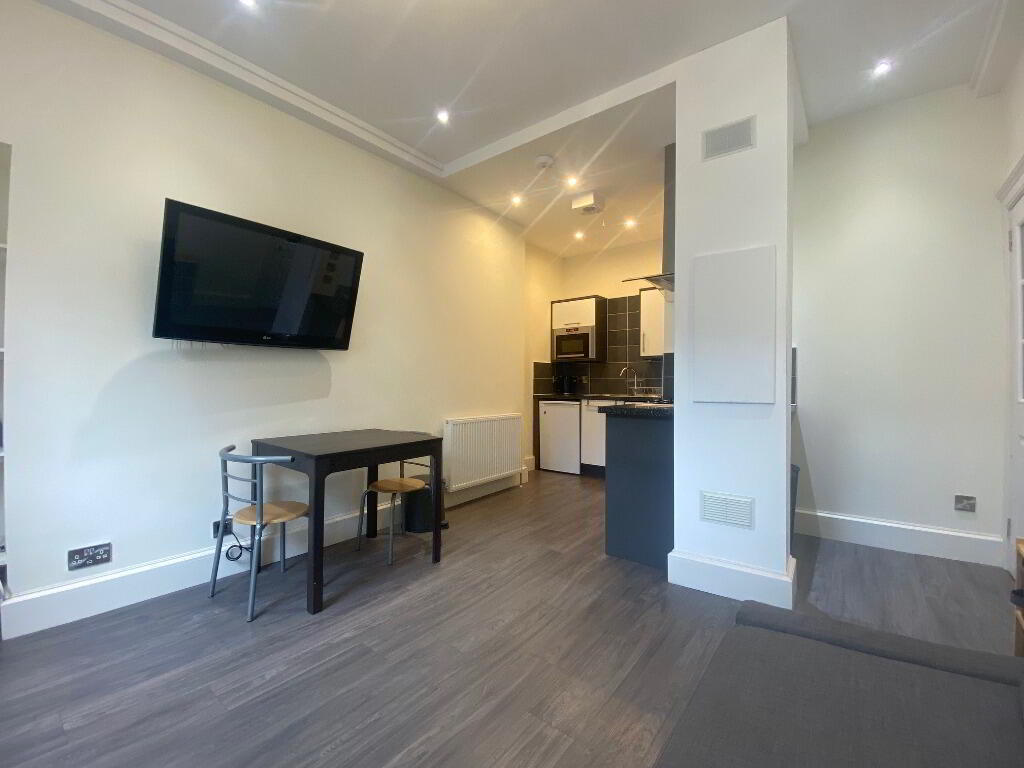 Flat New Mart Road in City of Edinburgh